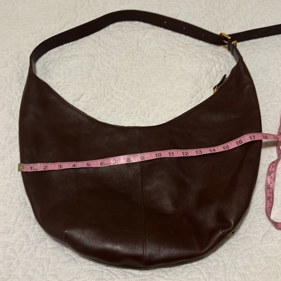 Madewell Essential Curve Shoulder Bag - Picture 5 of 10